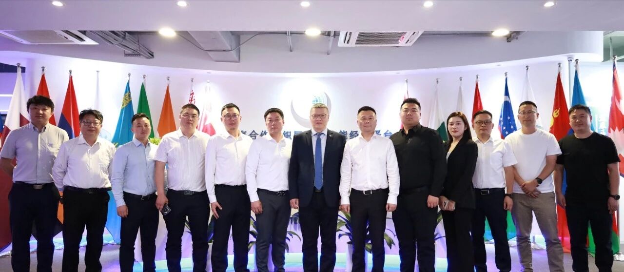小鲜罐(重庆)酒业有限公司总经理何小均到访平台